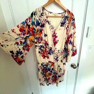 3/4 sleeve UMGEE Floral Romper with tie waist. 1xl 4inch inseam.